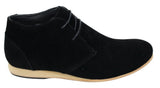 Botas masculinas estilo Chelsea de cano alto em camurça nas cores preto, bege, marrom e azul marinho.