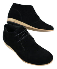 Botas masculinas estilo Chelsea de cano alto em camurça nas cores preto, bege, marrom e azul marinho.