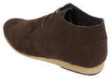 Botas masculinas estilo Chelsea de cano alto em camurça nas cores preto, bege, marrom e azul marinho.