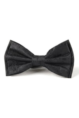 Conjunto de presente masculino com gravata borboleta preta, lenço de bolso e abotoaduras.