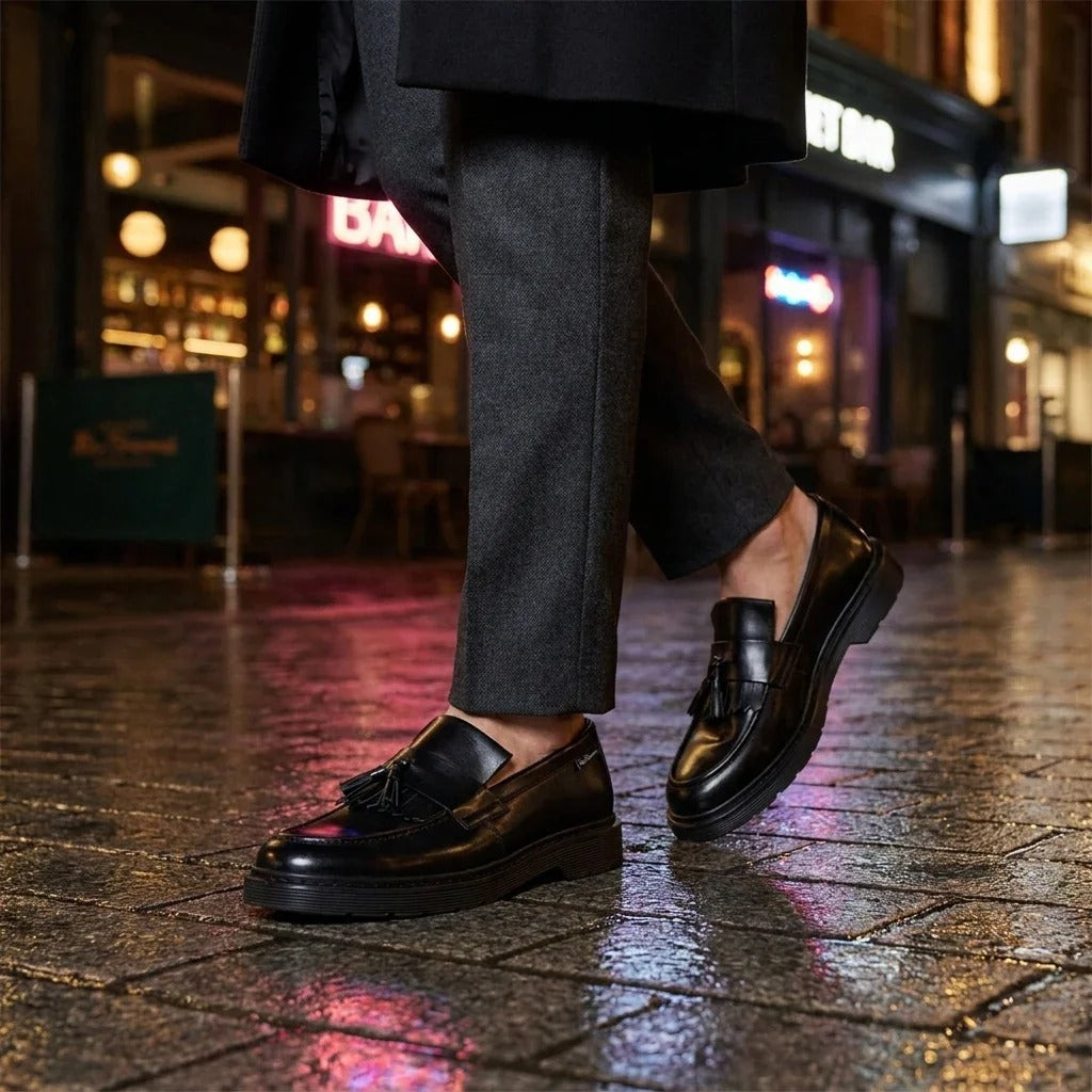 Sapatos Mocassim Masculinos de Couro Preto com Sola Grossa e Borla