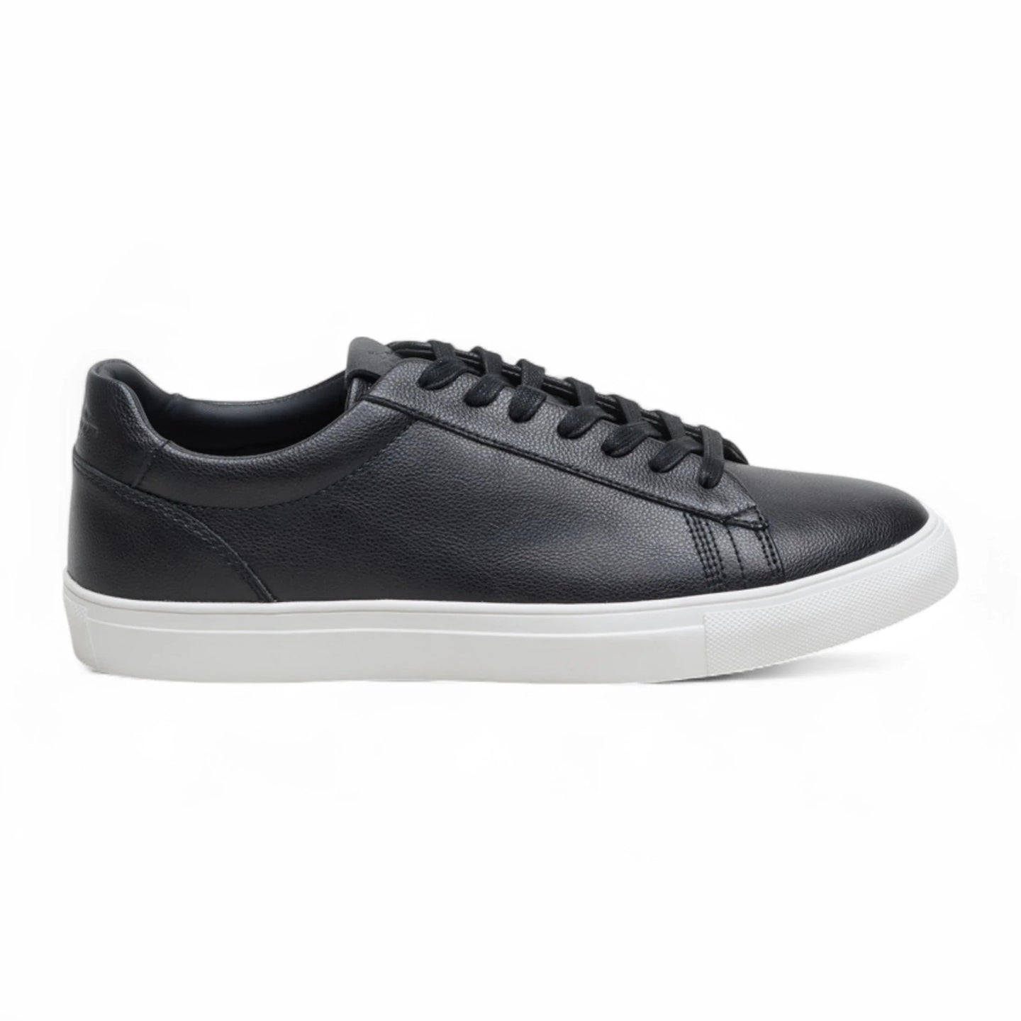 Tênis casual masculino de couro preto com cadarço