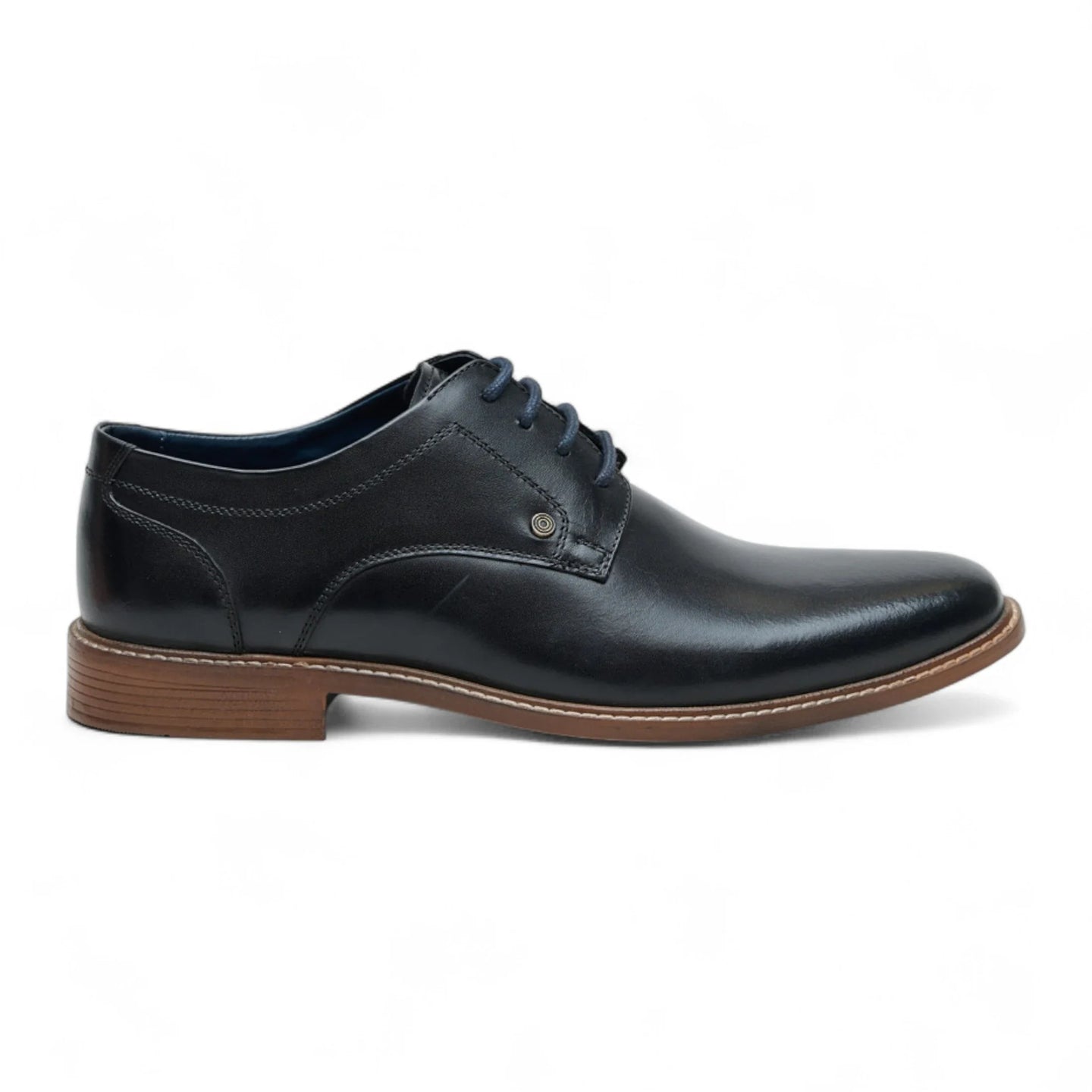 Sapatos Derby masculinos de couro preto polido, modelo liso, estilo formal.