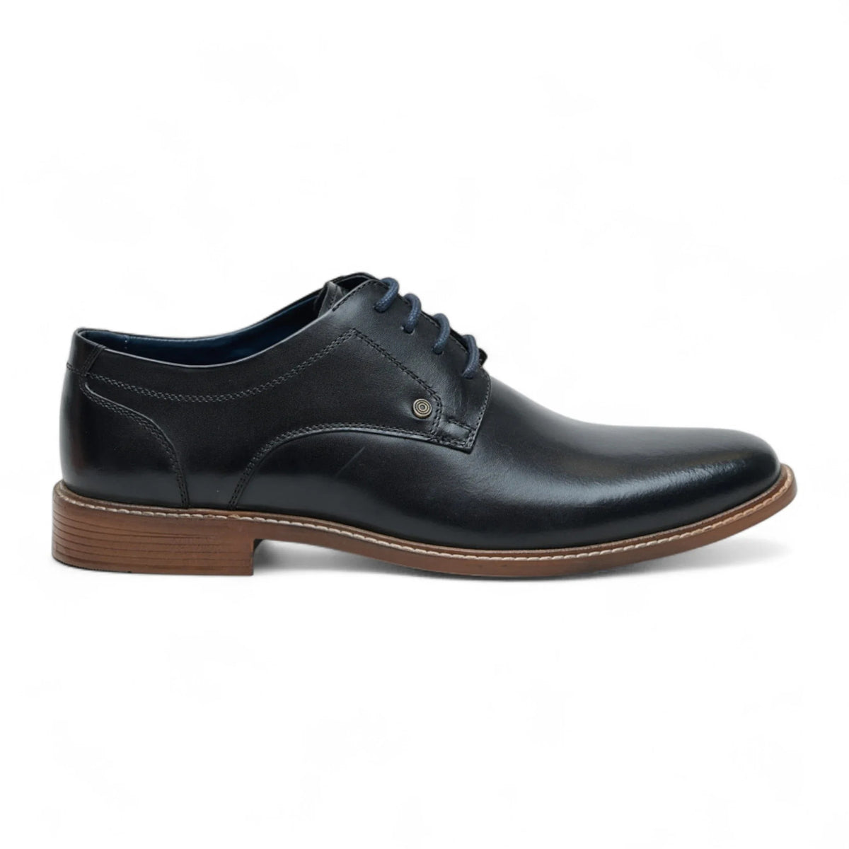 Sapatos Derby masculinos de couro preto polido, modelo liso, estilo formal.