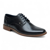 Sapatos Derby masculinos de couro preto polido, modelo liso, estilo formal.