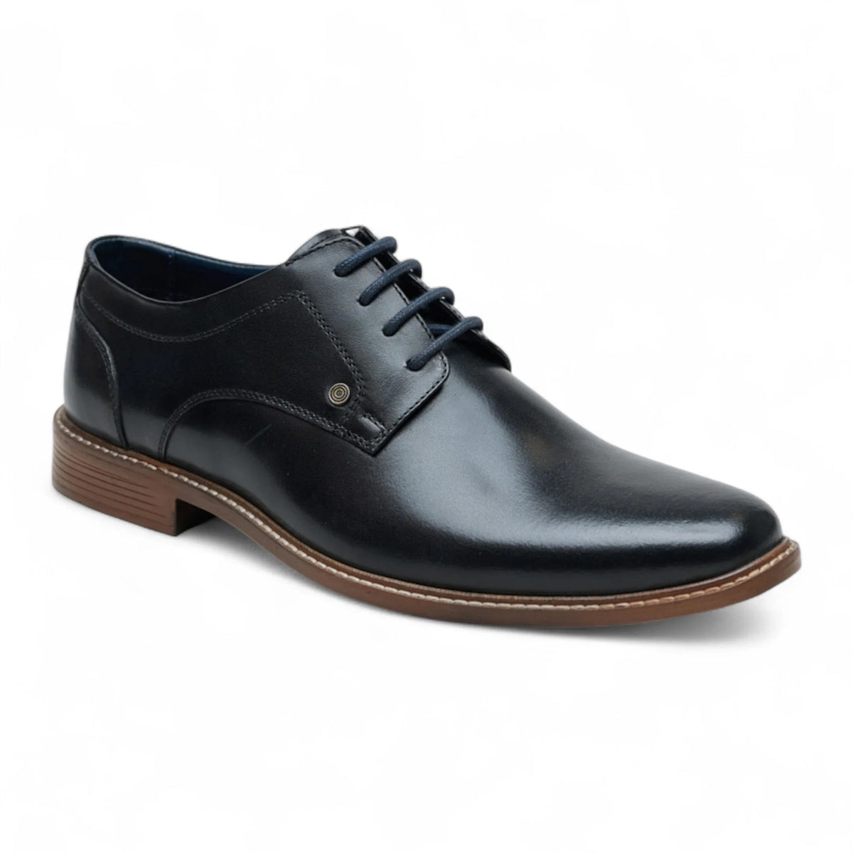 Sapatos Derby masculinos de couro preto polido, modelo liso, estilo formal.