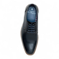 Sapatos Derby masculinos de couro preto polido, modelo liso, estilo formal.