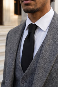 Gravata masculina preta lisa e fina