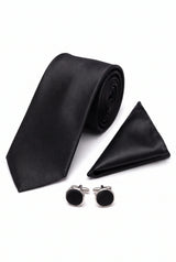 Conjunto masculino de gravata preta com lenço de bolso e abotoaduras.
