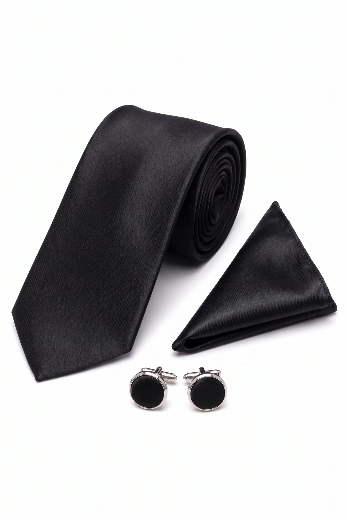 Conjunto masculino de gravata preta com lenço de bolso e abotoaduras.