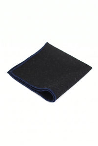 Lenço de bolso masculino em tweed preto com mistura de lã.