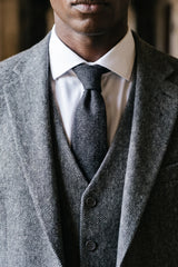 Gravata masculina preta em tweed de lã mista