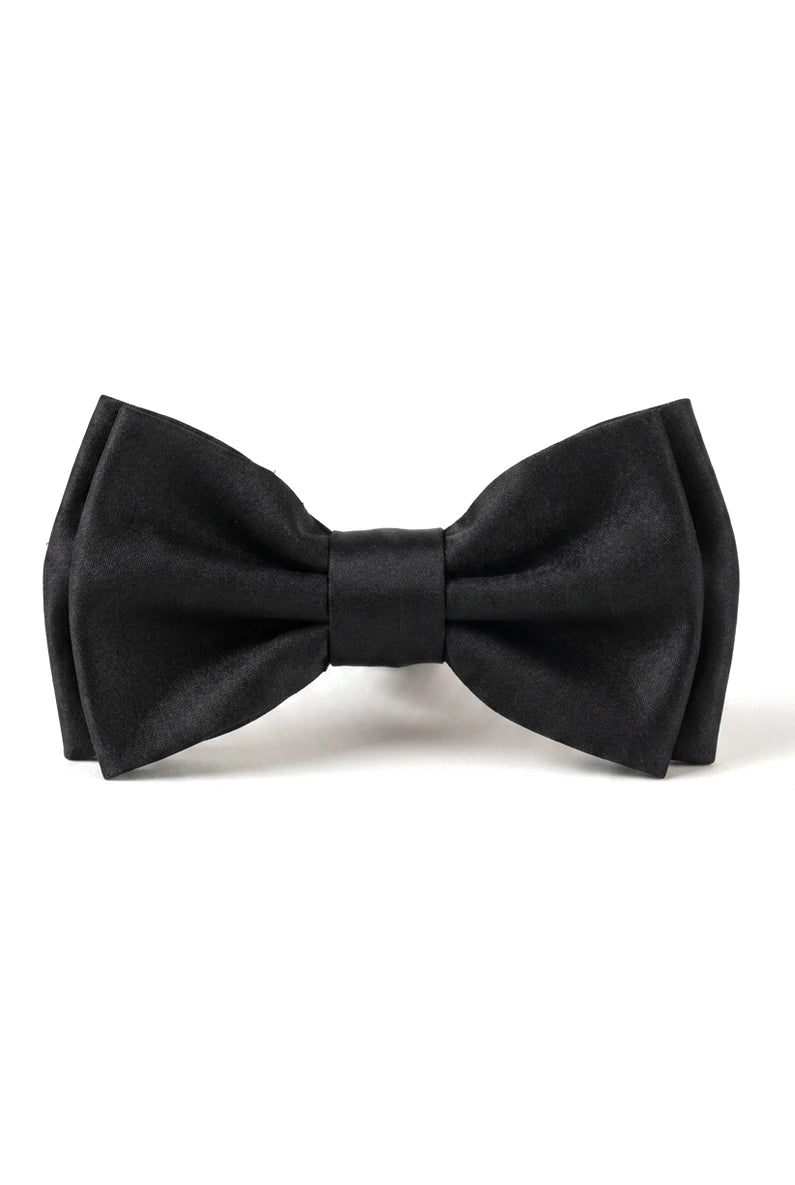 Conjunto de presente masculino com gravata borboleta, lenço de bolso e abotoaduras na cor preta.