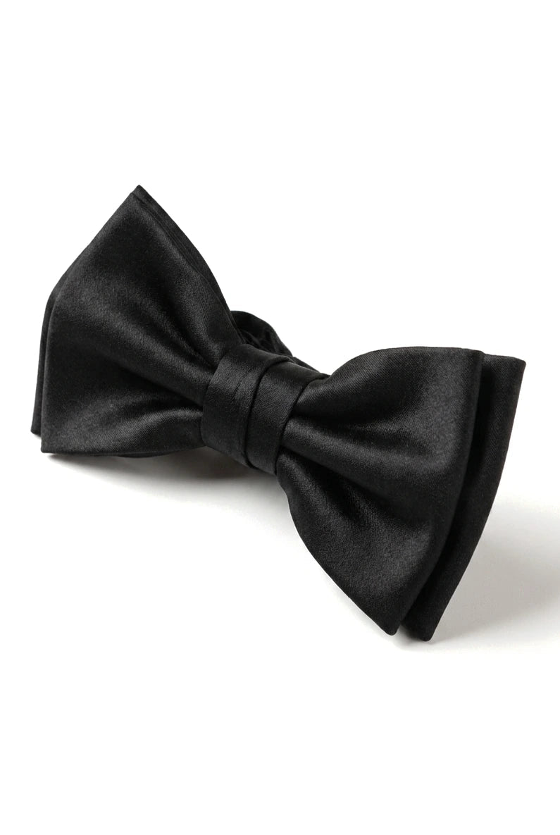 Conjunto de presente masculino com gravata borboleta, lenço de bolso e abotoaduras na cor preta.