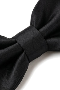 Conjunto de presente masculino com gravata borboleta, lenço de bolso e abotoaduras na cor preta.