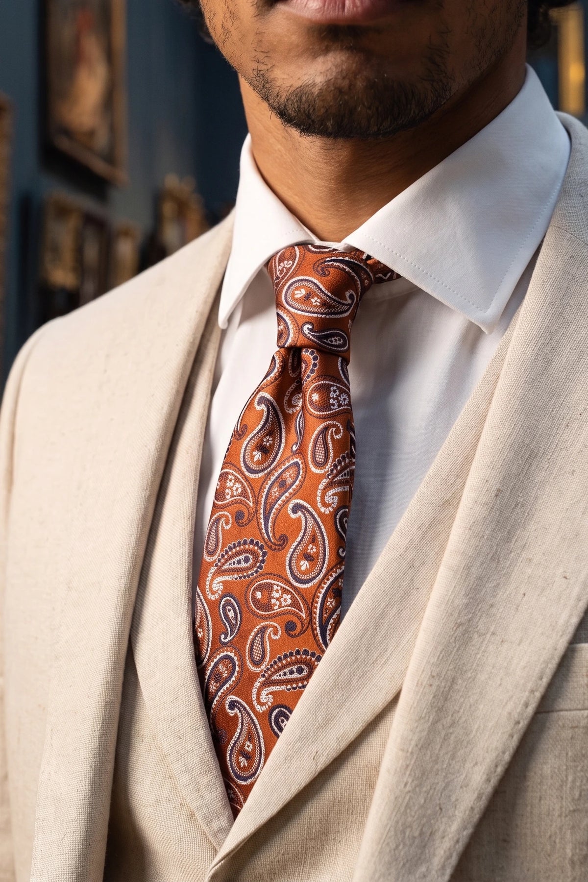 Gravata masculina bronze com estampa paisley