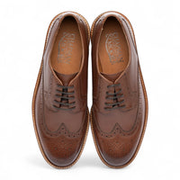 Sapatos sociais masculinos estilo brogue em couro marrom