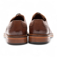Sapatos sociais masculinos estilo brogue em couro marrom