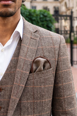 Lenço de bolso masculino em tweed marrom com mistura de lã.
