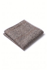 Lenço de bolso masculino em tweed marrom com mistura de lã.