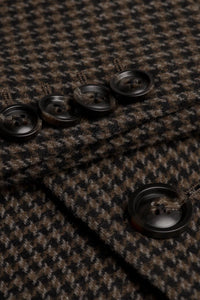 Sobretudo masculino em tweed pied-de-poule marrom, em mistura de lã.