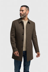 Sobretudo masculino em tweed pied-de-poule marrom, em mistura de lã.