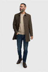 Sobretudo masculino em tweed pied-de-poule marrom, em mistura de lã.
