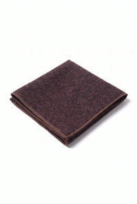 Lenço de bolso masculino em tweed de lã na cor bordô.