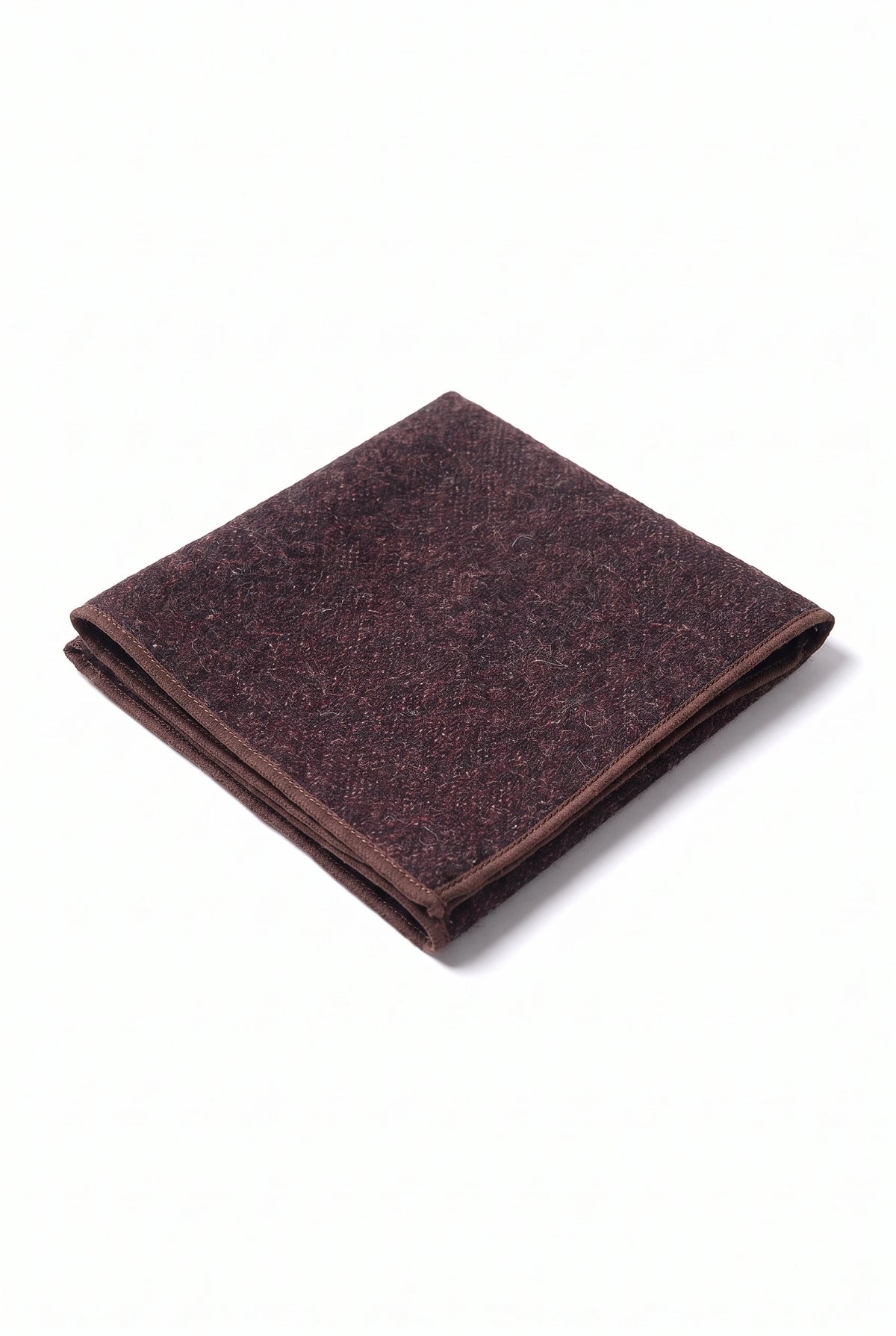 Lenço de bolso masculino em tweed de lã na cor bordô.