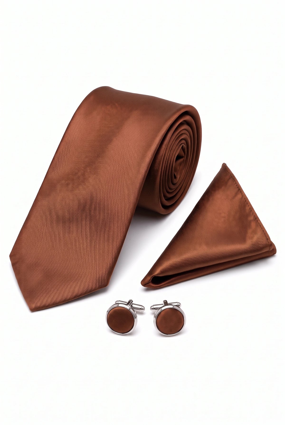 Conjunto masculino de gravata cor cobre com lenço de bolso e abotoaduras.