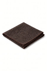 Lenço de bolso masculino em tweed marrom escuro com mistura de lã.