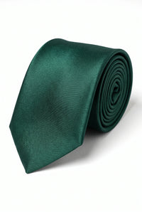 Conjunto masculino verde-floresta com gravata, lenço de bolso e abotoaduras.