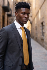 Gravata masculina dourada slim de cor sólida