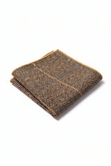 Lenço de bolso masculino em tweed dourado com mistura de lã.
