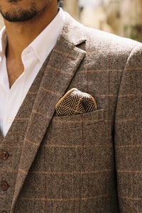Lenço de bolso masculino em tweed dourado com mistura de lã.