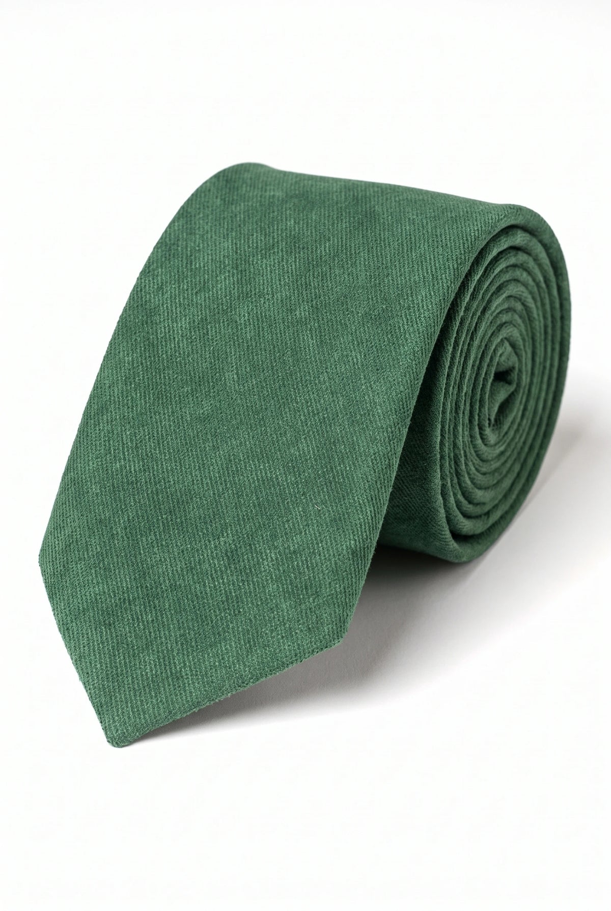 Gravata masculina verde com acabamento em camurça.