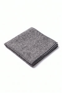 Lenço de bolso masculino em tweed cinza com mistura de lã.
