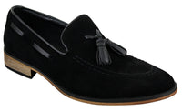 Mocassins masculinos italianos de couro camurça com borla, nas cores azul, preto e marrom.