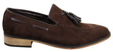 Mocassins masculinos italianos de couro camurça com borla, nas cores azul, preto e marrom.