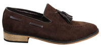 Mocassins masculinos italianos de couro camurça com borla, nas cores azul, preto e marrom.