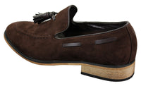Mocassins masculinos italianos de couro camurça com borla, nas cores azul, preto e marrom.