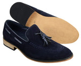 Mocassins masculinos italianos de couro camurça com borla, nas cores azul, preto e marrom.