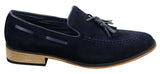 Mocassins masculinos italianos de couro camurça com borla, nas cores azul, preto e marrom.