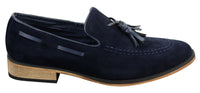 Mocassins masculinos italianos de couro camurça com borla, nas cores azul, preto e marrom.