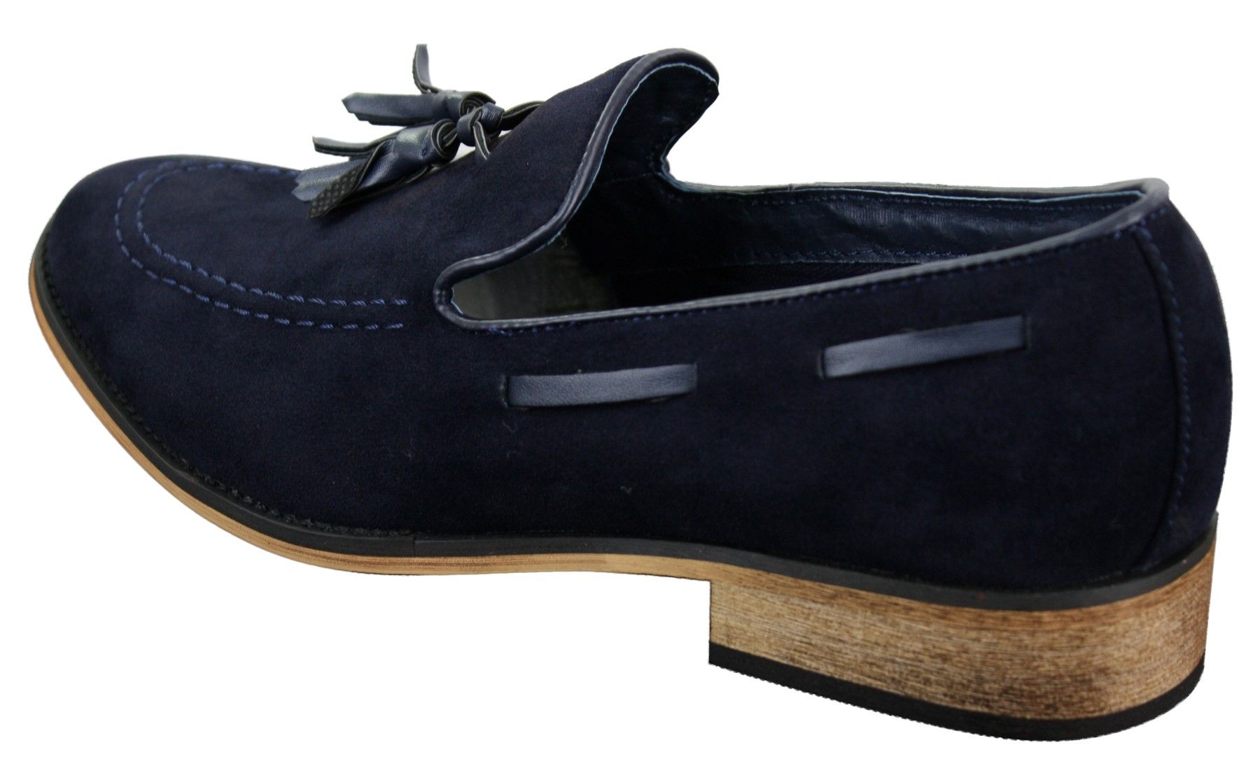 Mocassins masculinos italianos de couro camurça com borla, nas cores azul, preto e marrom.