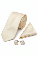Conjunto de gravata masculina cor marfim com lenço de bolso e abotoaduras.