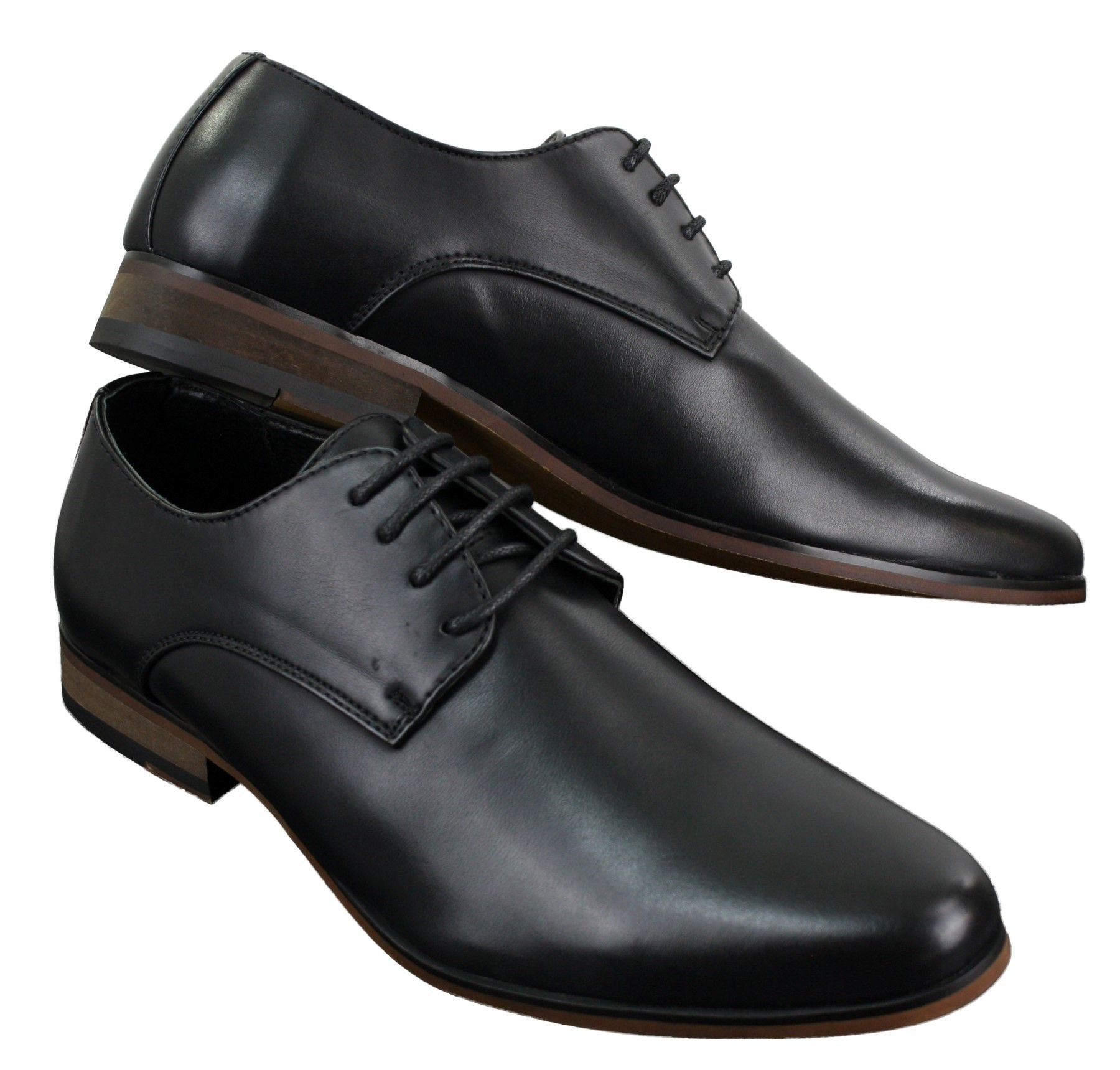 Sapatos sociais masculinos de couro liso com cadarço, forrados e elegantes, na cor preta.