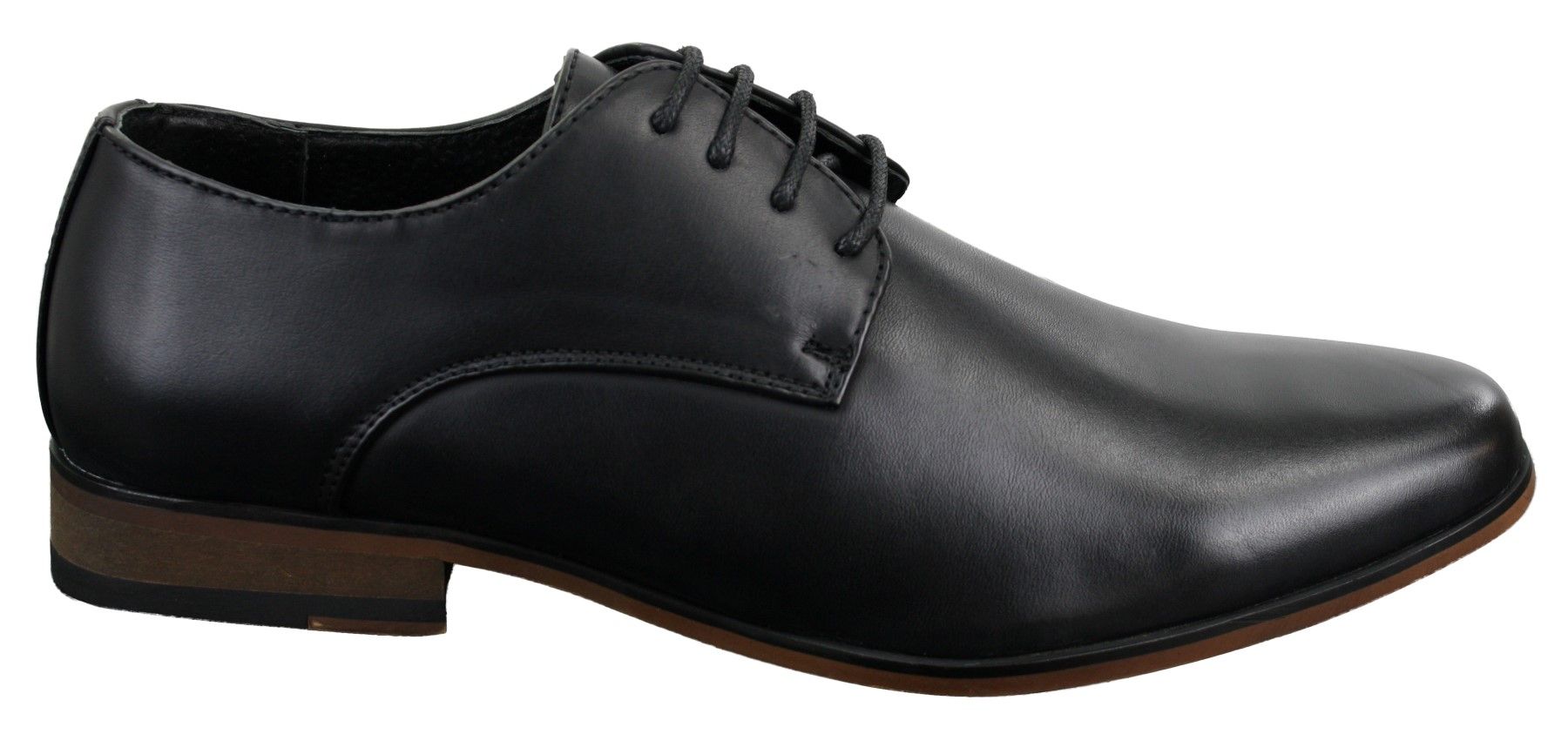 Sapatos sociais masculinos de couro liso com cadarço, forrados e elegantes, na cor preta.