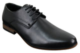 Sapatos sociais masculinos de couro liso com cadarço, forrados e elegantes, na cor preta.