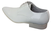 Sapatos masculinos elegantes de couro com cadarço, forrados e ideais para festas e casamentos. Modelo italiano de bico fino e verniz brilhante.